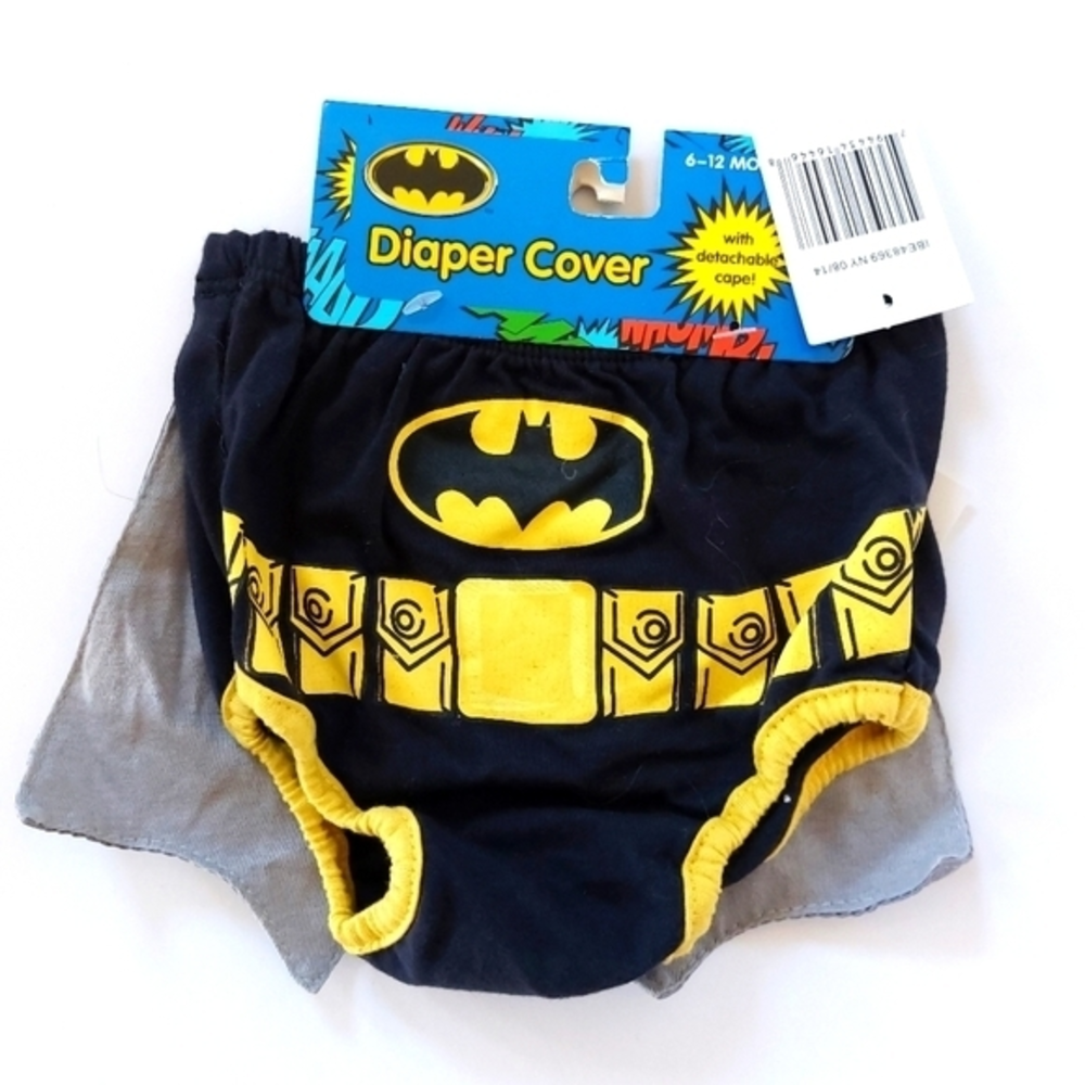 New with tags Batman Diaper Cover With Detachable‎ Cape 6-12 months Halloween